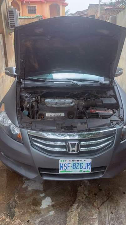 A picture of Honda Accord 2012