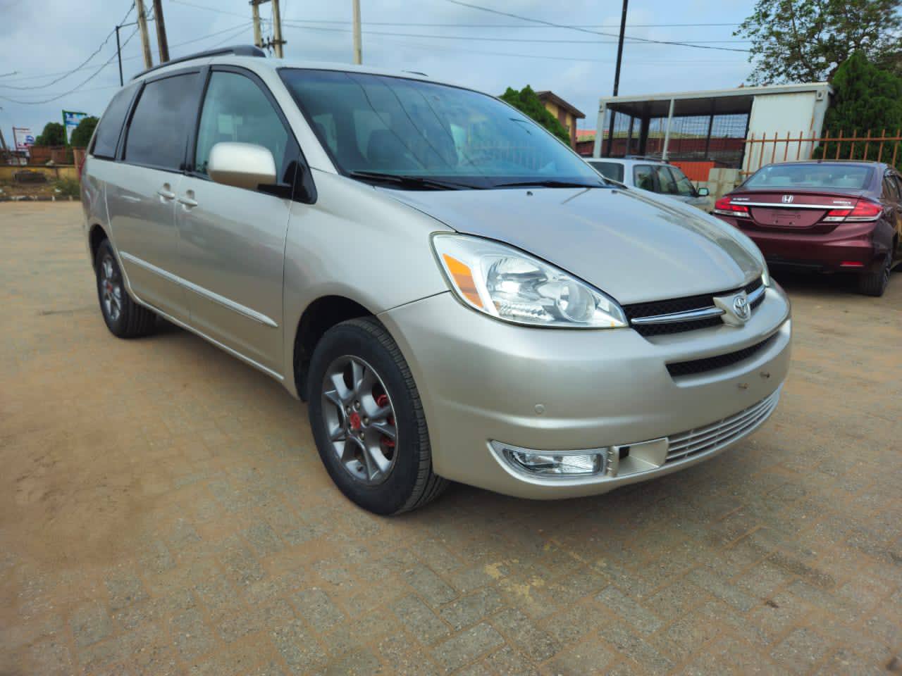 A picture of TOKUNBO STANDARD TOYOTA SIENNA 2005 XLE LIMITED