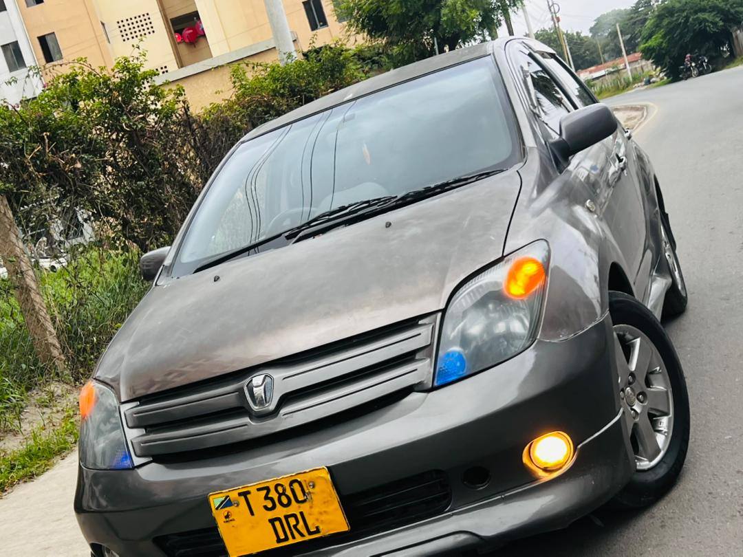 A picture of Toyota IST