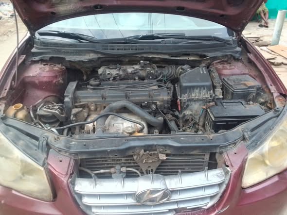 A picture of Hyundai Elantra 08