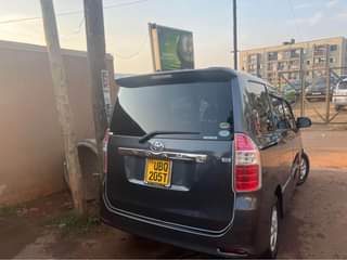 A picture of Toyota Noah 2009