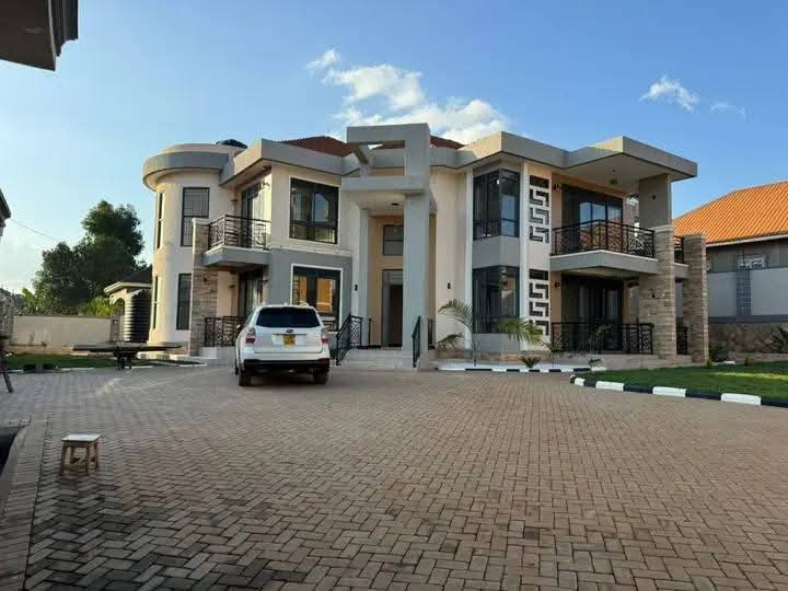 A picture of MANSION FOR SALE