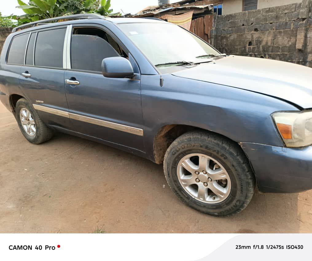 A picture of Toyota Highlander 04