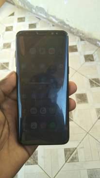 A picture of Samsung s8 2sim card