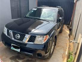 A picture of Nissan pathfinder