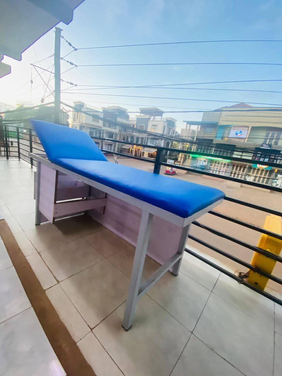 A picture of Examination bed still very new