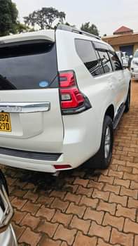 A picture of TX Land Cruiser Prado 2012 model Diesel engine 1KD New