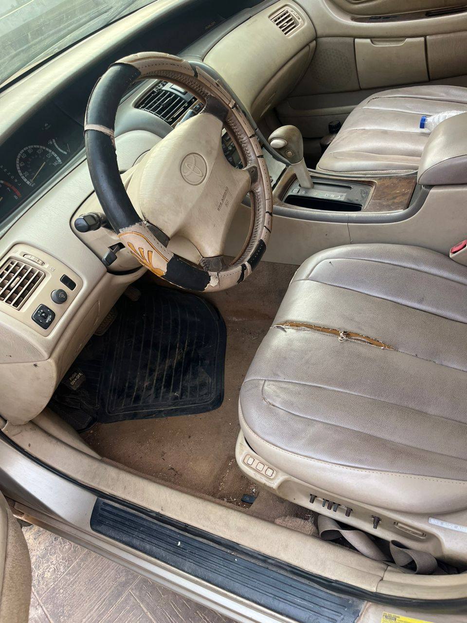 A picture of urgently sale today today at ibadan very clean Toyota Avalon