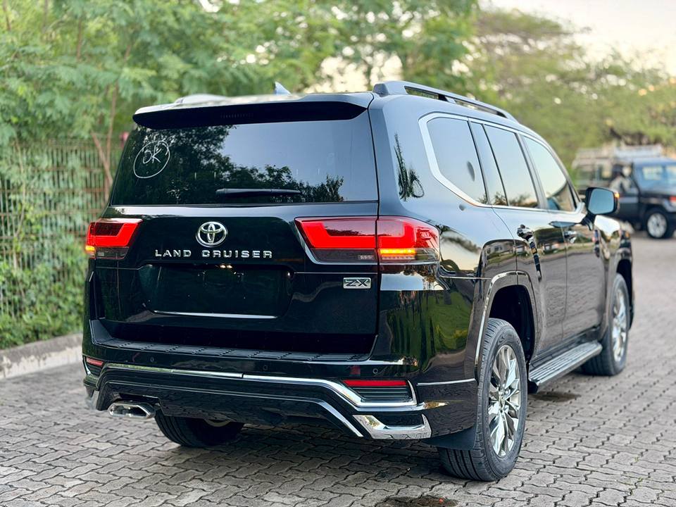 A picture of 0718998880 LC ZX 300 Series Milion 375tsh Year 2024 Odo20