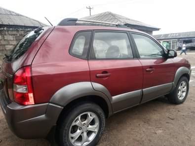A picture of NEATLY USED 2009 HYUNDAI TUCSON First body First 4 plugs