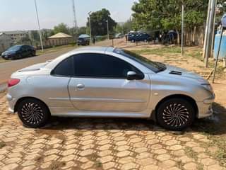 A picture of 2005 Peugeot 206 cc Convertible