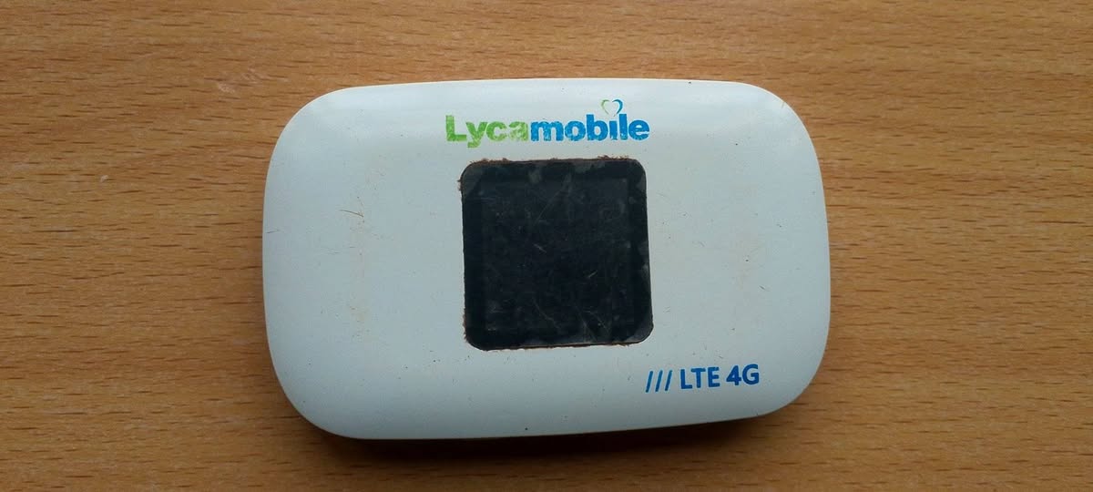 A picture of Lycamobile mifi and unlocked mifi
