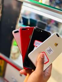 A picture of iPhone 7 128gb with 100 battery health 