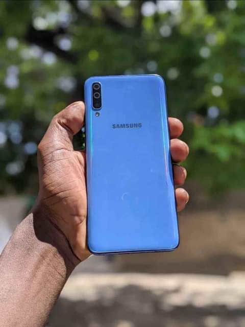 A picture of SAMSUNG A70
