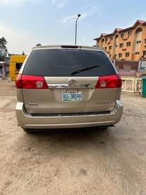 A picture of REG 2009 TOYOTA SIENNA
