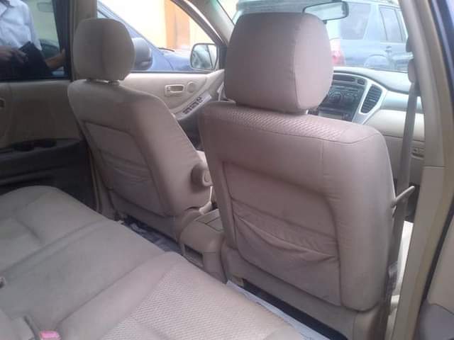 A picture of Tokunbo 2004 Toyota Highlander For Sale Seller Calling ID 2347073191012