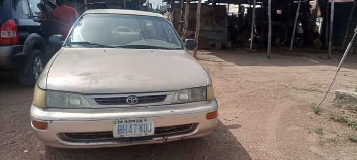 A picture of Toyota Corolla 1999