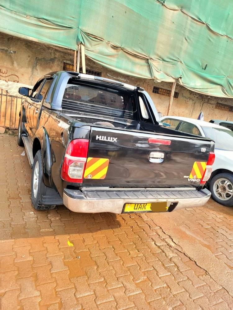 A picture of Hilux Vigo Automatic Diesel at 75m boss call 0759262261 now