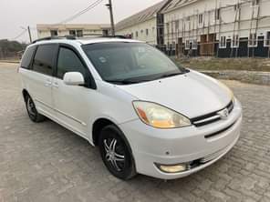 A picture of Toyota sienna Frist registration first owner Frist body nothing to