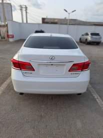 A picture of Lexus ES350 2010 11 model