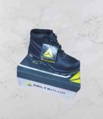A picture of Safety boots safety shoes heavy duty 