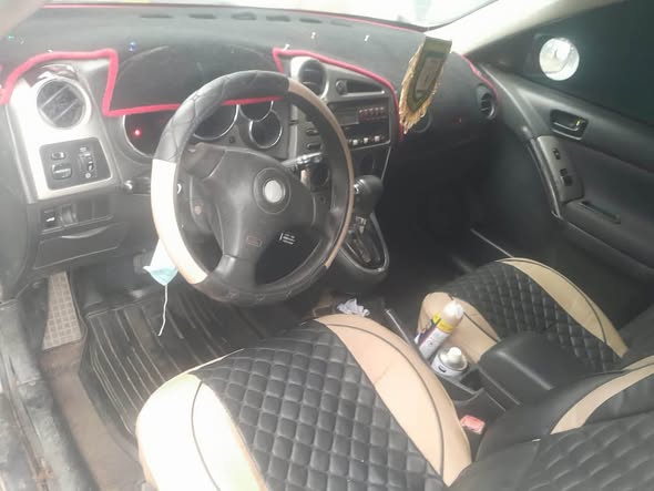 A picture of Model 2005 Pontiac vibe Engine Gear Ac leackages Interior and
