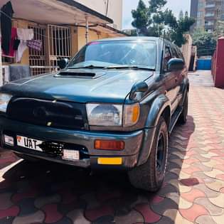 A picture of Toyota hillux Surf 1996