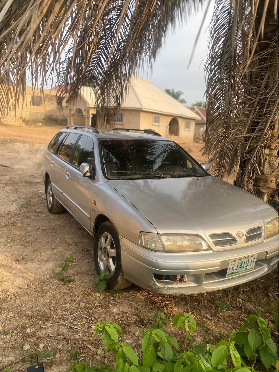 A picture of Available for sale first body pan of Nissan premira wagon