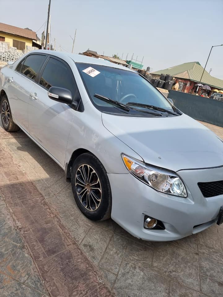 A picture of Toyota Corolla 09