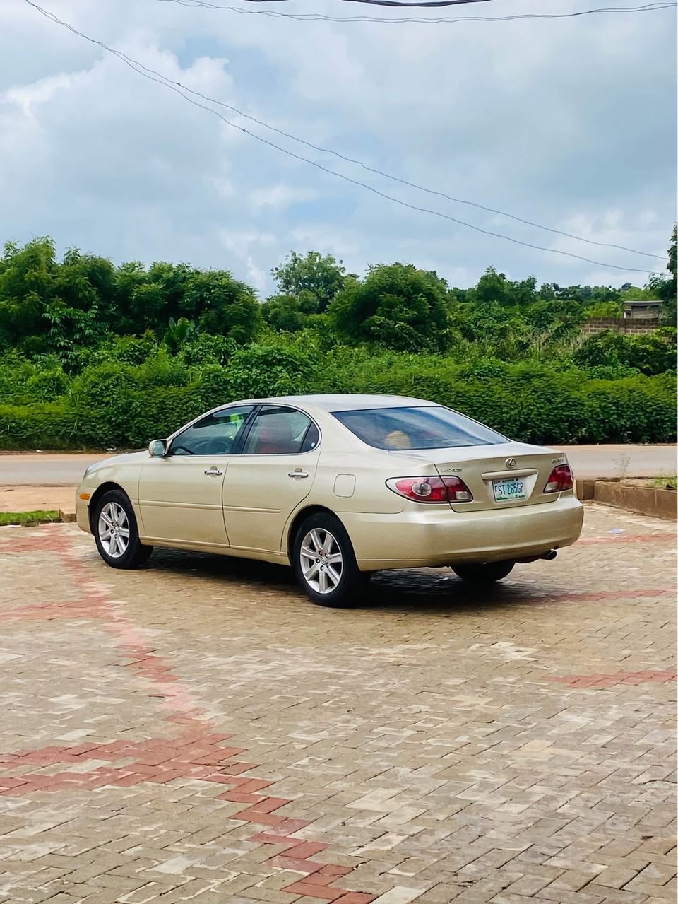 A picture of Lexus ES330