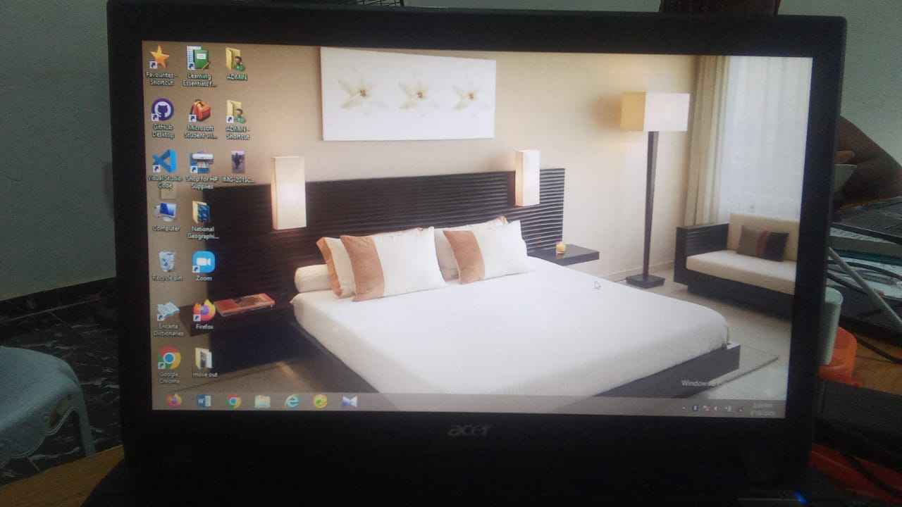 A picture of UK USED ACER LAPTOP FOR SALE FAST DEAL