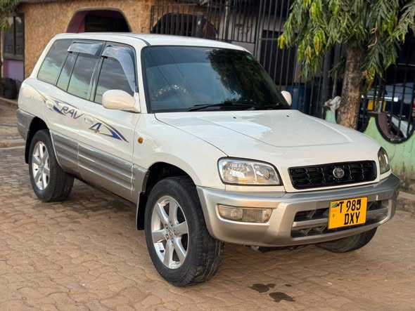 A picture of Rav4 old