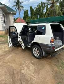 A picture of Toyota Rav4 Old