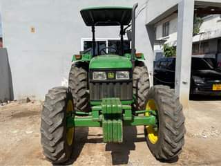 A picture of Tractor john Deere