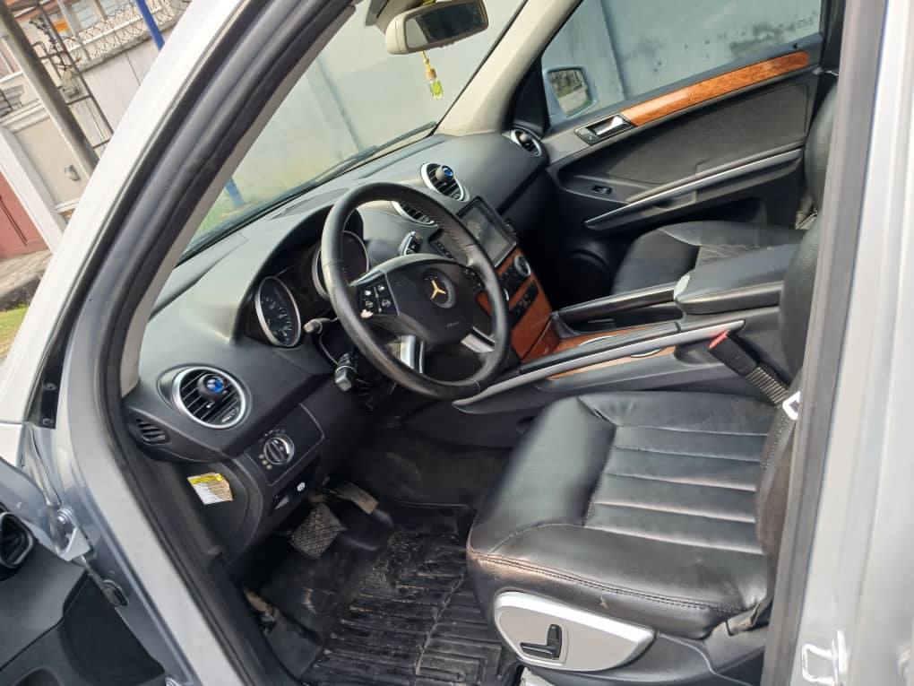 A picture of Mercedes Benz ml 350