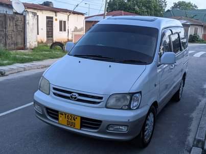A picture of TOYOTA NOAH SR40 BEI MILLION 12 5