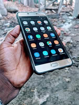 A picture of Samsung Galaxy c7gb32ram3 inakrek kdgo wah 0657290360
