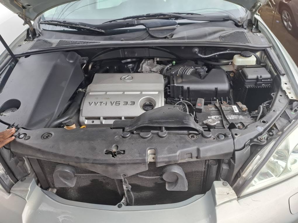 A picture of RX330 LEXUS