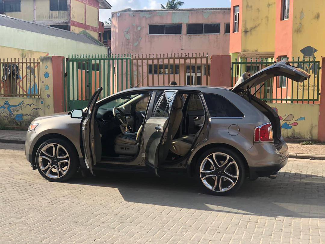 A picture of FORD EDGE 012