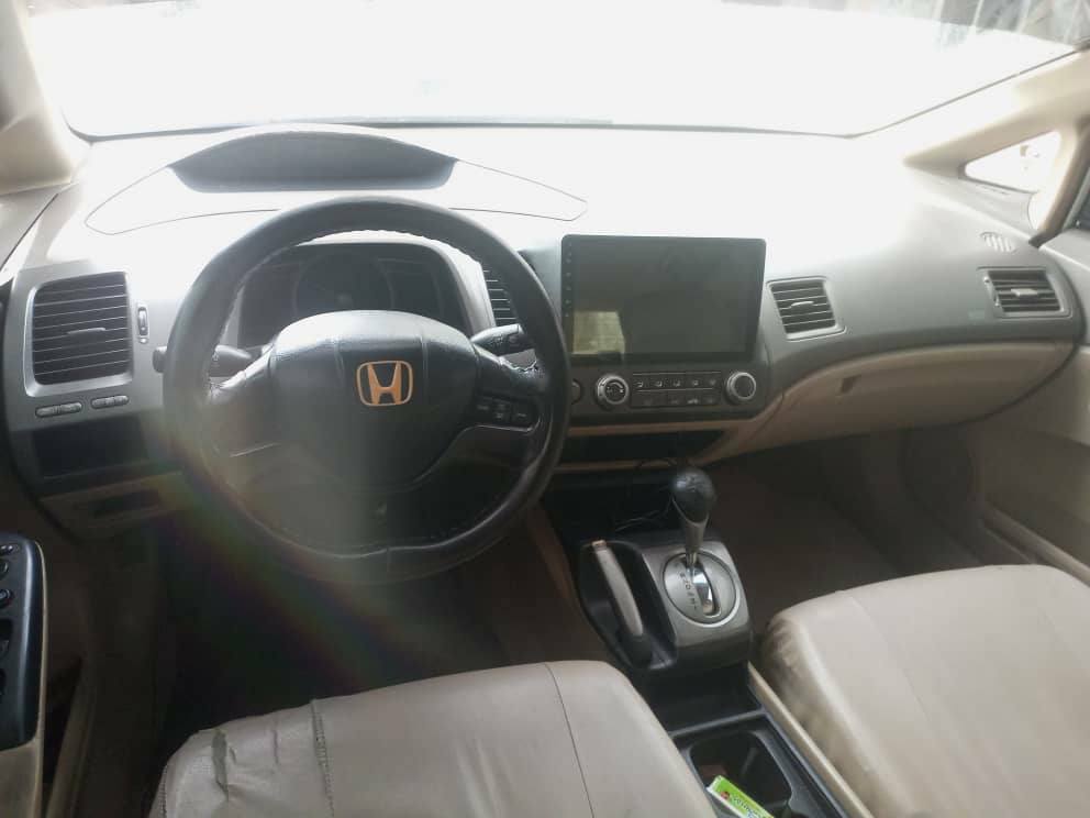 A picture of Honda civil 08