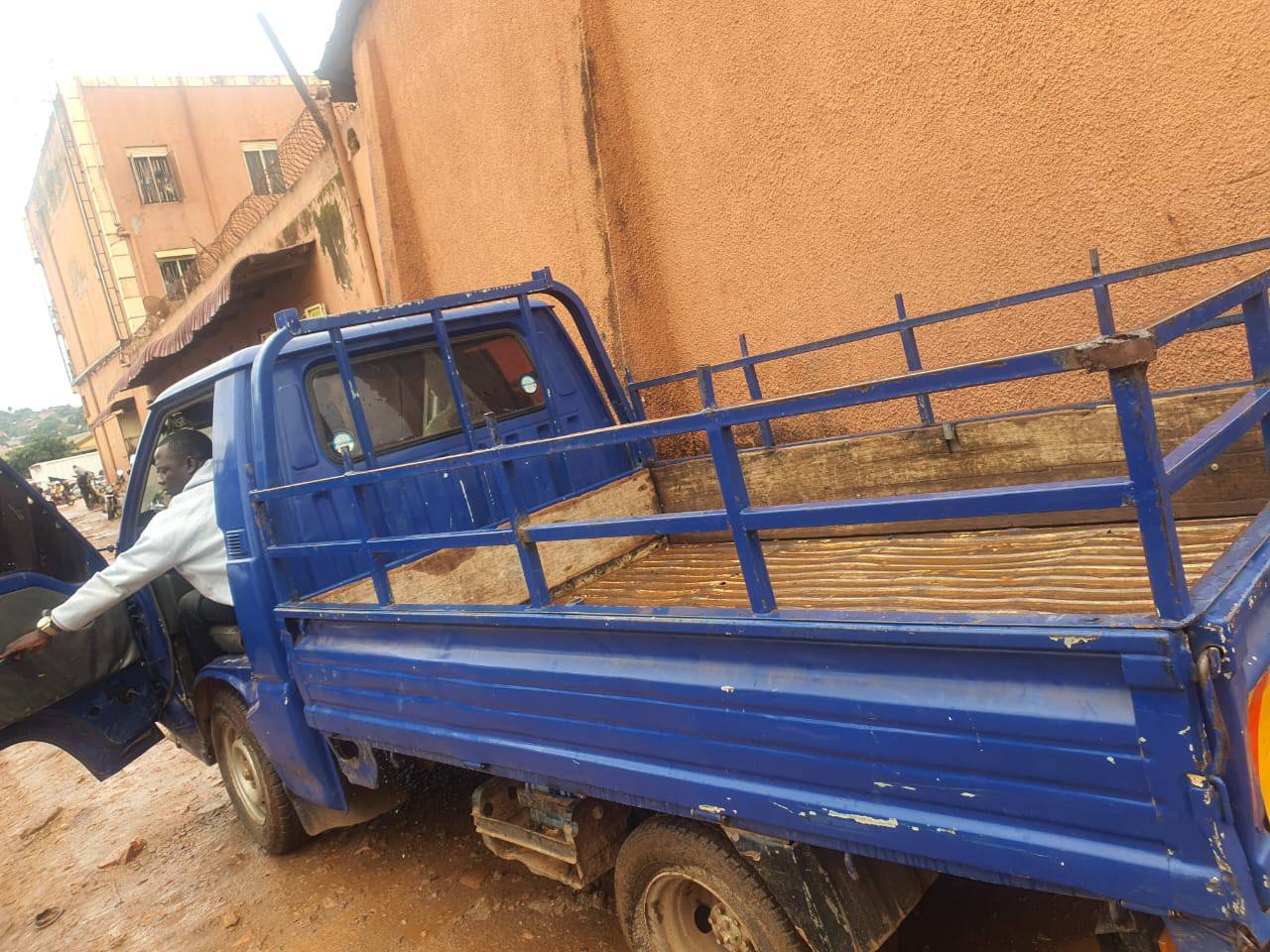 A picture of Available USh 6m 0702549830