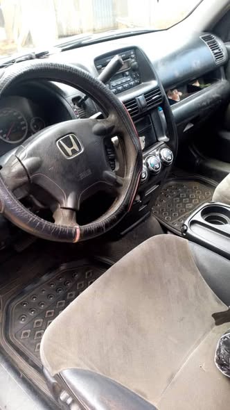 A picture of 05 Honda Crv