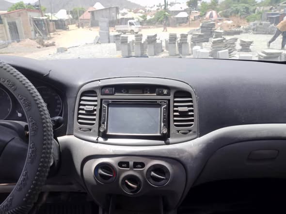 A picture of Hyundai accent 06