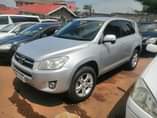 A picture of Rav4 4sale call me on 256751331103 or what app is