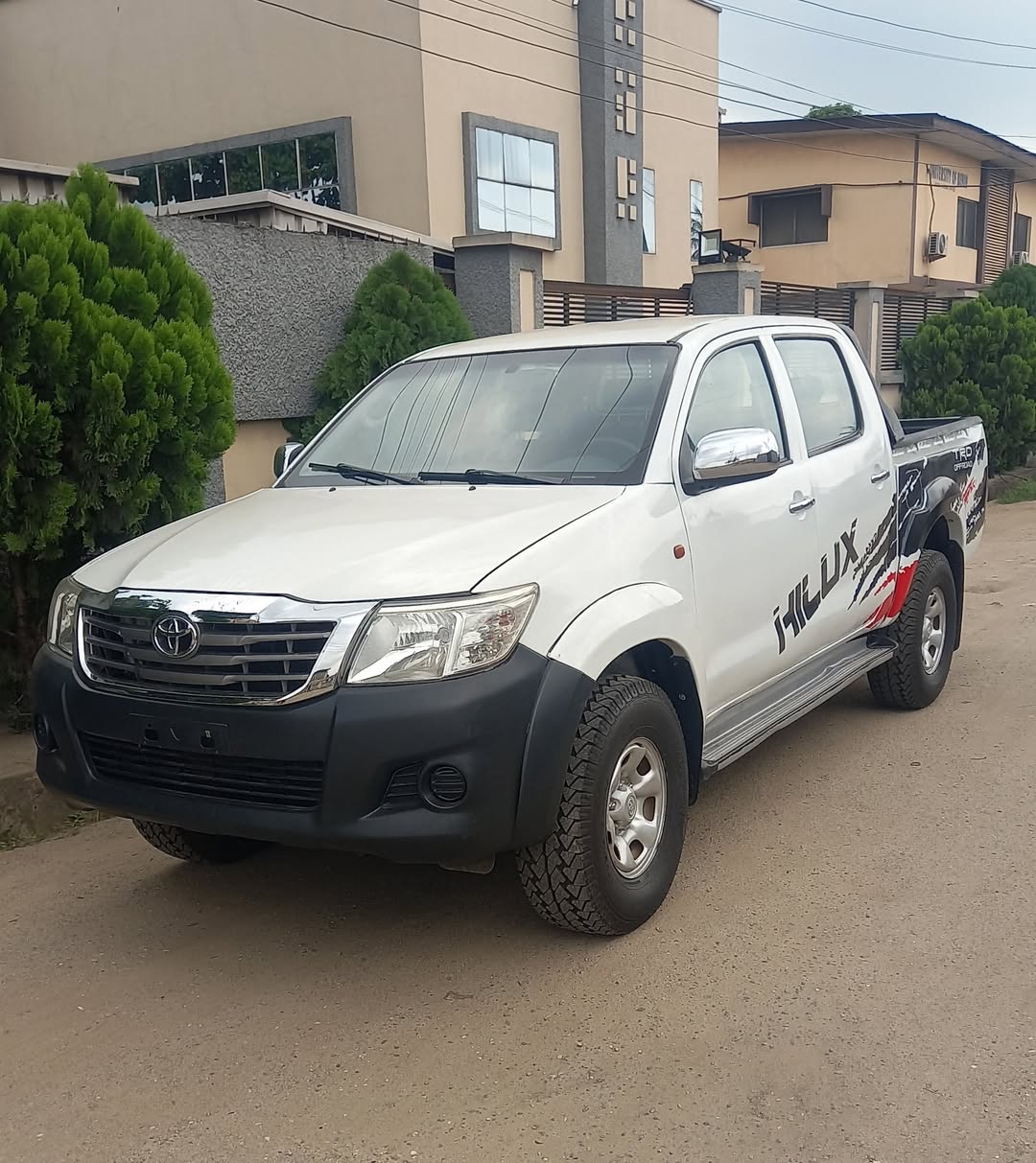 A picture of Clean Used 2013 Toyota Hilux Automatic Auxiliary 