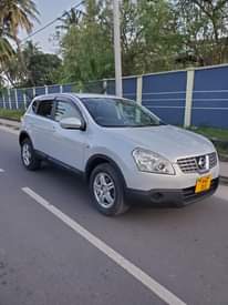 A picture of NISSAN DUALIS GARI KALI SANA PRICE 12ml call 0679841568 cc