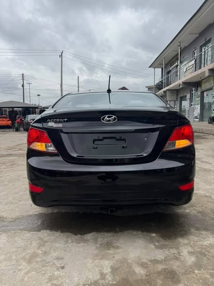 A picture of HYUNDAI ACCENT 2012