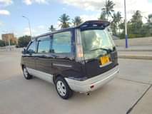 A picture of 2004 NOAH SR40 0714058883 TOYOTA