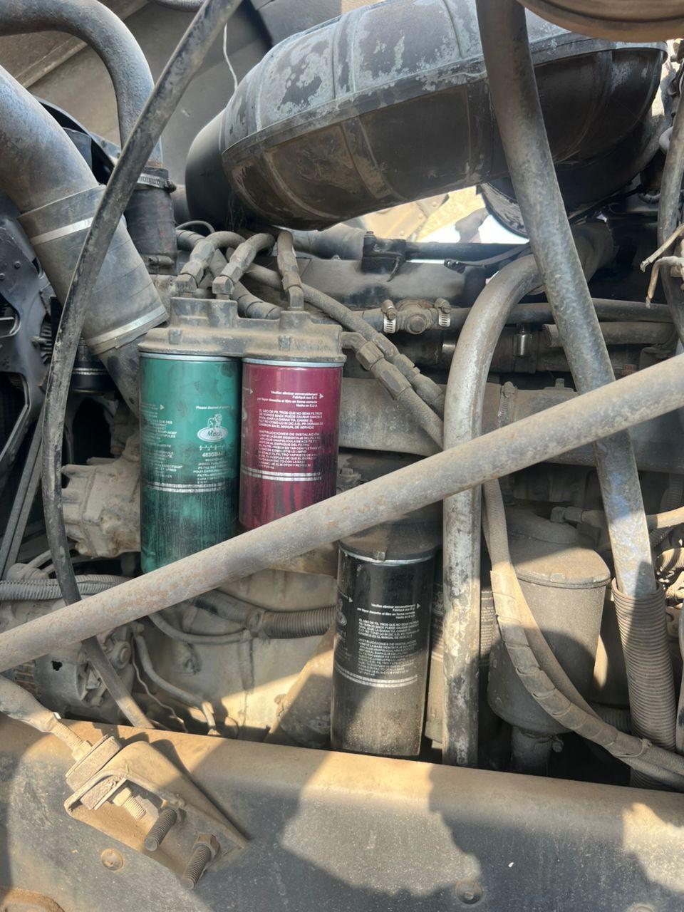A picture of Ch mack truck head