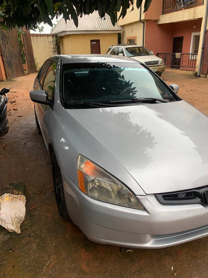 A picture of Honda Accord 2004